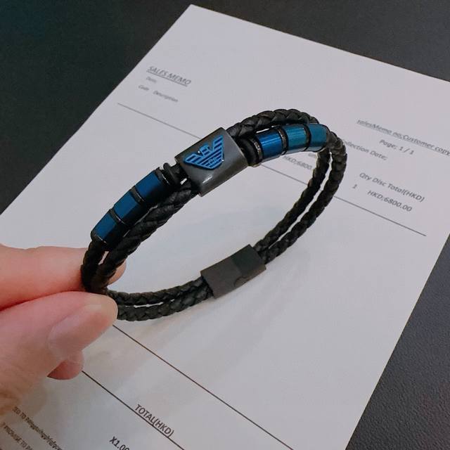 p120 高品质阿玛尼牛皮手绳手链原单货专柜新款开模复古潮流时尚必备 男女均可佩戴 情侣款同款 摇滚朋克泰银风格 复古元素 潮流百搭 官网同款牛皮最新款链条档次