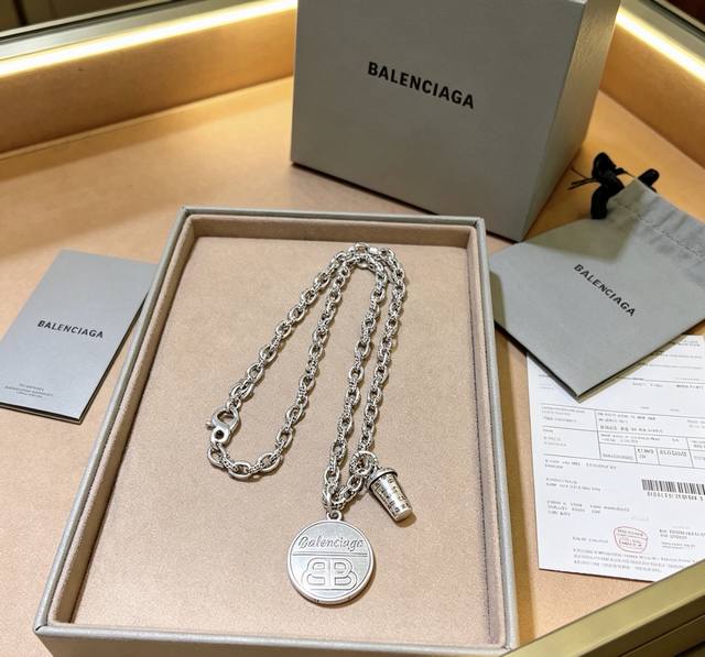 p180 原单货新品 巴黎世家项链 Balenciaga 新款项链专柜一致 细节做工精细 每个细节流程到位 设计工艺精细 火爆款出货 设计独特 复古风格 法国奢