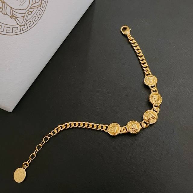 p120 High-quality Versace bracelet with Medusa head, original single-piece, new