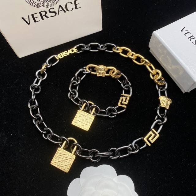 Versace new head letter fashion necklace 120