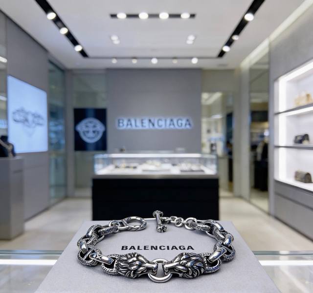 p150。 原单货新品 巴黎世家手链Balenciaga手链专柜一致巴黎世家手链 男士火爆款出货 设计独特 前卫 男士必备！复古做旧设计 任带不氧化不退色