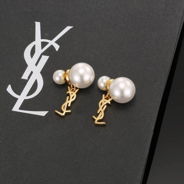 p70 圣罗兰Ysl 耳钉经典奢侈 时尚百搭 犹如酒会礼服一般，绚烂多姿。经典 最具个性魅力象征永远的不变的情怀，代表着经典和永恒 ！秉承圣罗兰的传统 特别的闪