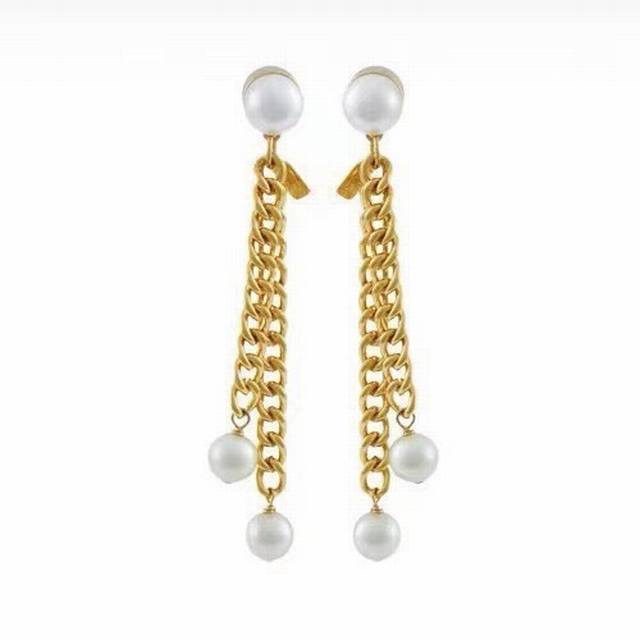 p60Celine's new pearl stud earrings feature a unique and distinctive design that