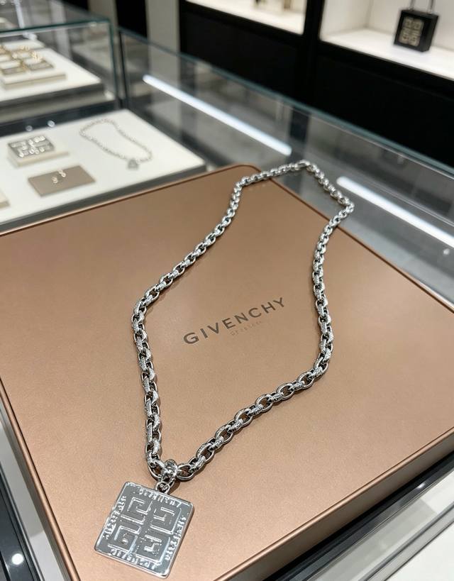 p170 原单货新品 纪梵希项链Givenchy新款项链专柜一致 细节做工精细 每个细节流程到位 设计工艺精细 火爆款出货 设计独特 复古风格 纪梵希项链
