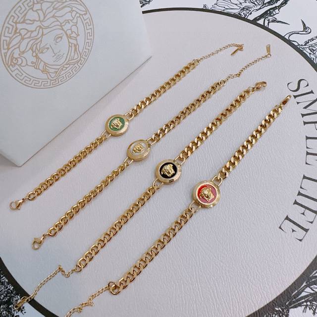 p110 Versace Medusa head necklace, original single-piece, new counter model, ret