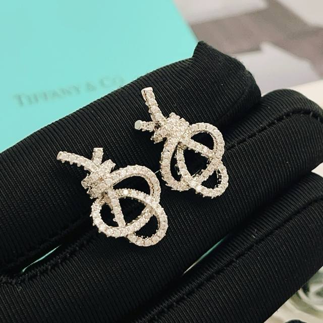 p80 Tiffany*帝芙尼最新款银色满钻绳结耳钉 一致Z批黄铜材质，非常的上镜设计很特别值得入手高级手工坊系列