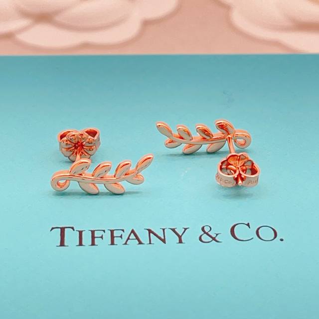 p70 Tiffany*帝芙尼最新款玫瑰金叶片耳钉 一致Z批黄铜材质，非常的上镜设计很特别值得入手高级手工坊系列