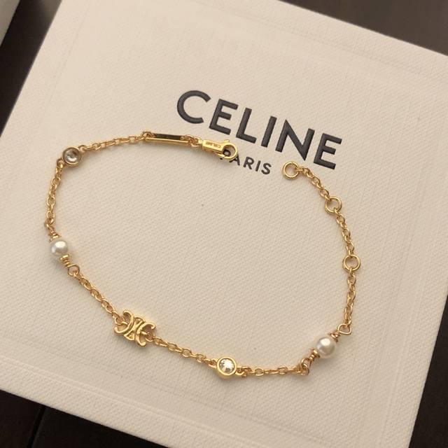 Necklace p80, Bracelet p70. The Arc de Triomphe necklace is absolutely gorgeous!