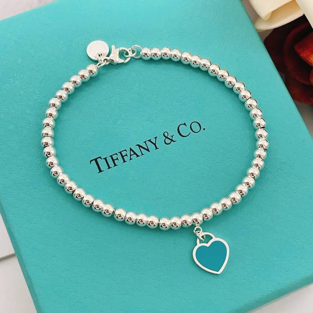 p70Tx022 Tiffany's latest silver pearl blue heart bracelet, made of brass, is id