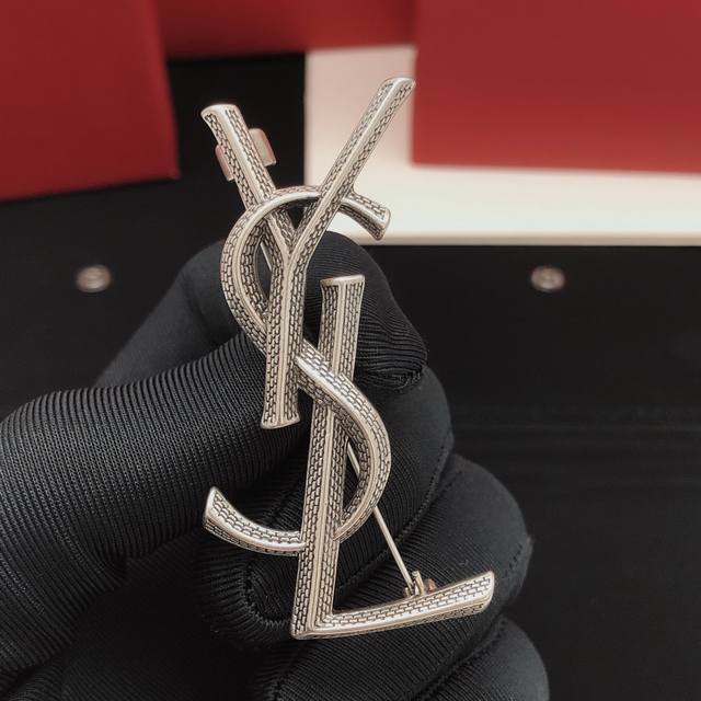 p70编号Yxz0017 Ysl上新 蛇鳞新款圣罗兰银色胸针