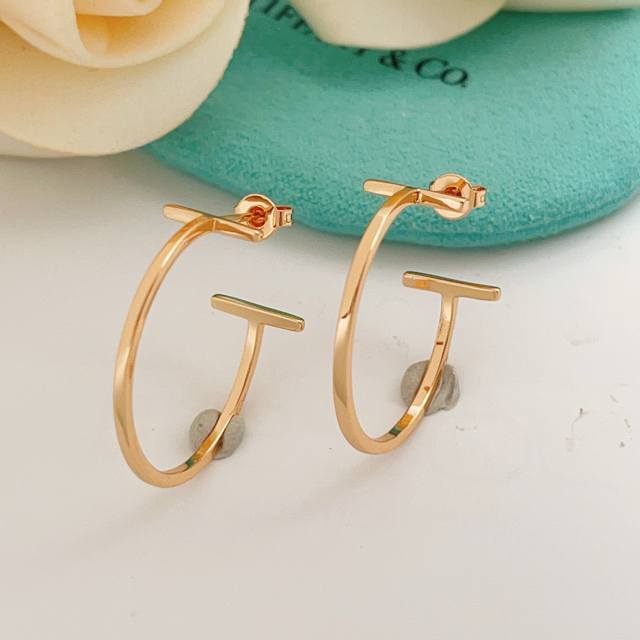 p80 Te128 Tiffany's latest rose gold polished semi-circular smiley face earrings