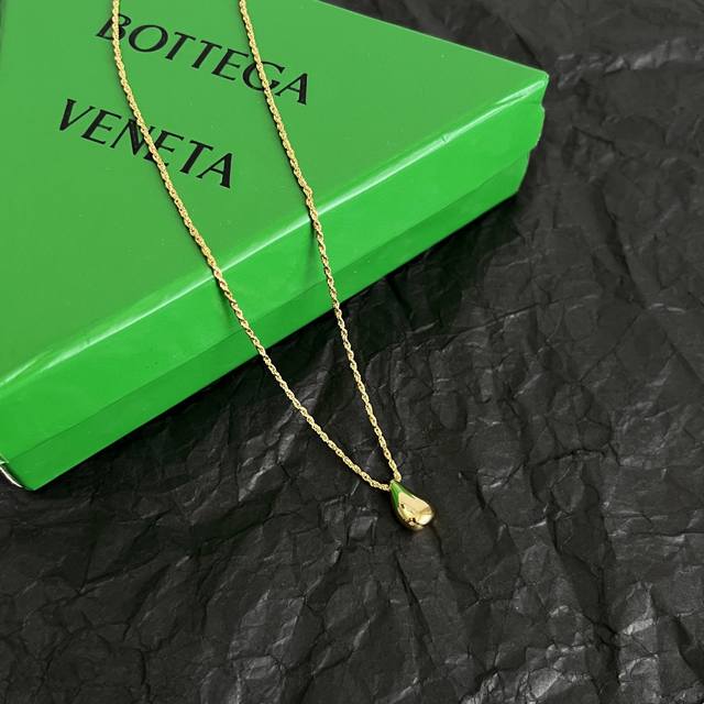 p70 Bottega Veneta Bv项链 金属感十足 特别特别赞，整体细节非常令人惊喜，设计感十足，必须为世家的设计点个大大的赞，不仅带出个人自信及品味，