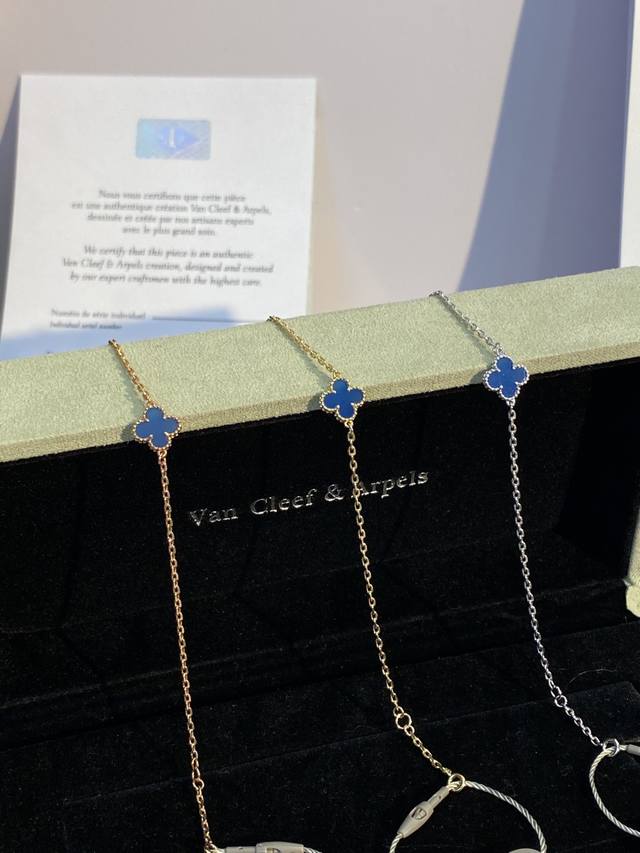 p100 V金材质Vca四叶草Mini蓝玛瑙手链