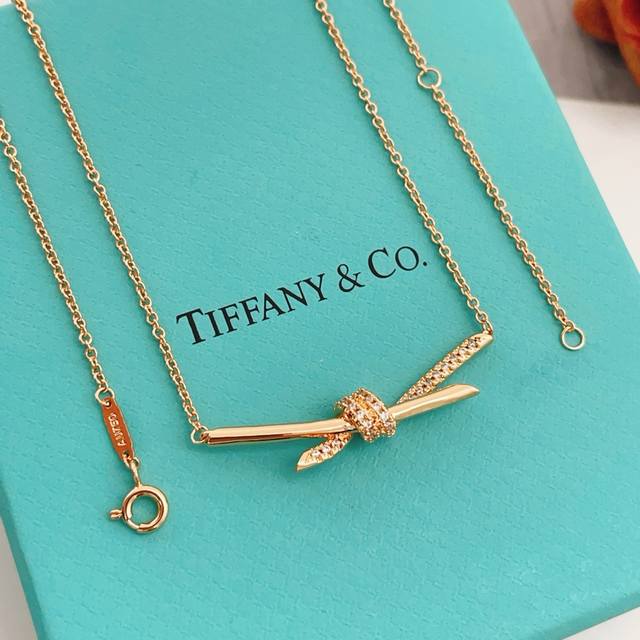 p70 Tx013 Tiffany's latest rose gold and white diamond knotted necklace, made of
