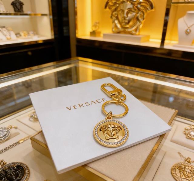 p110 New Versace Keychain Bag Buckle Latest Style Bag Charm Higher Grade Celebri