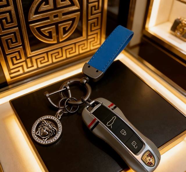 p110 New Versace Keychain Bag Buckle Latest Style Bag Charm Higher Grade Celebri