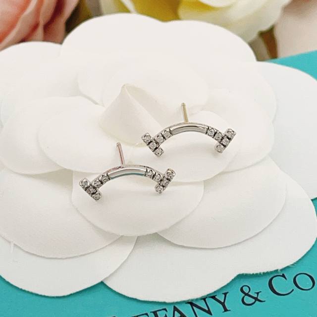p70 Tiffany's latest silver smiley face earrings with diamonds on both sides, ma