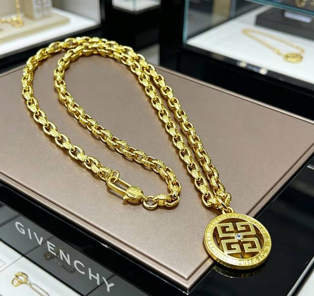 p160 原单货新品 纪梵希项链Givenchy新款项链专柜一致 细节做工精细 每个细节流程到位 设计工艺精细 火爆款出货 设计独特 复古风格 纪梵希项链