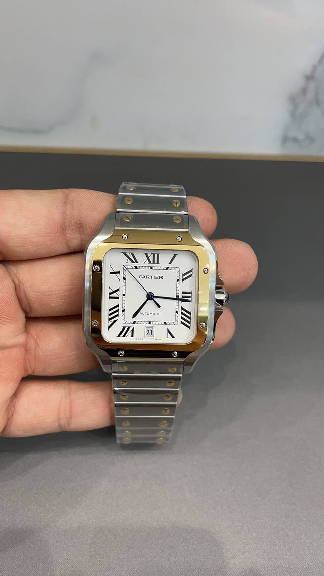 2020 Cartier Santos Case: 316L stainless steel Dial: Gradient blue Hands: Swiss-