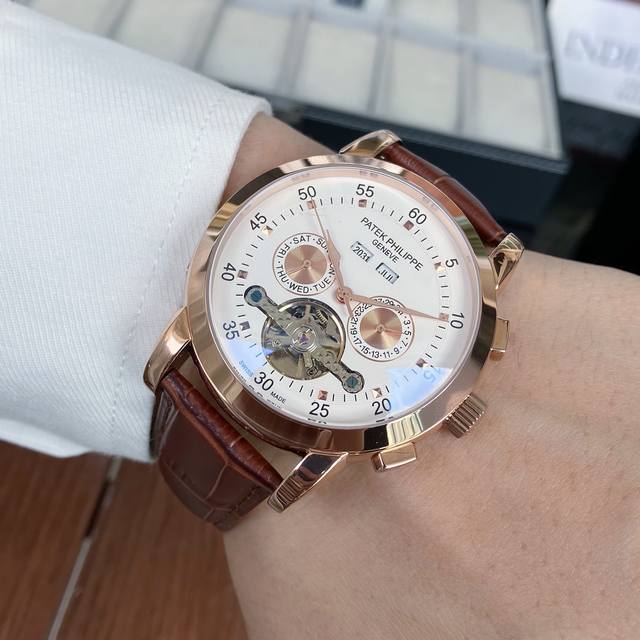 白500 金680品牌: 百达翡丽 多功能飞轮新品，商务休闲 奢华大气类型：精品男士腕表 新品 表带：真牛皮表带 舒适 机芯:高级机械机芯 稳定 材料：矿物质防
