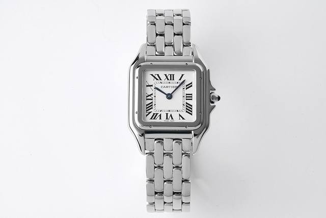 1300最新升级版本 中号27X37Mm 卡地亚panthèRe De Cartier猎豹腕表使用方形双层表壳看起来更加立体大方,更加突显出腕表的优雅与经典。 1300最新升级版本 中号27X37Mm 卡地亚panthèRe De Cartier猎豹腕表使用方形双层表壳看起来更加立体大方,更加突显出腕表的优雅与经典。