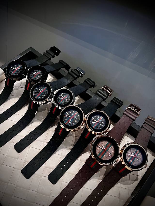 330 古驰 Gucci 市场最最最高版本中性胶带系列腕表。316L精钢材质，霸气、休闲、运动、时尚各种风格都可以搭配！再以出色的设计、精雕细着的做工，完成得