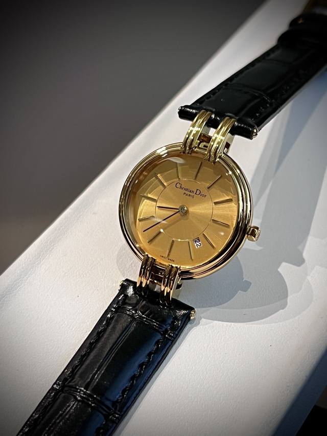 360 Pumpkin Embossed Series Wearing a lighter top, the exposed skin always needs