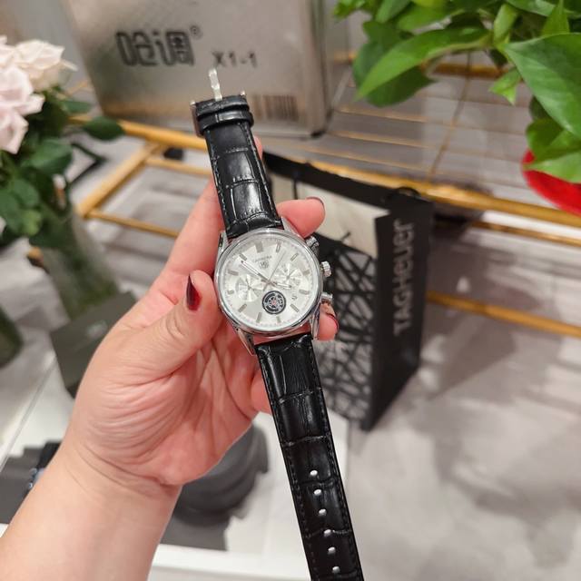 ￥p140皮钢带115豪雅计时石英，型男必备！这款表的六针设计，3眼可动，精钢表带，时尚又动感，让你轻松掌控时间的每分每秒。无论是商务场合还是休闲时光，六针手表