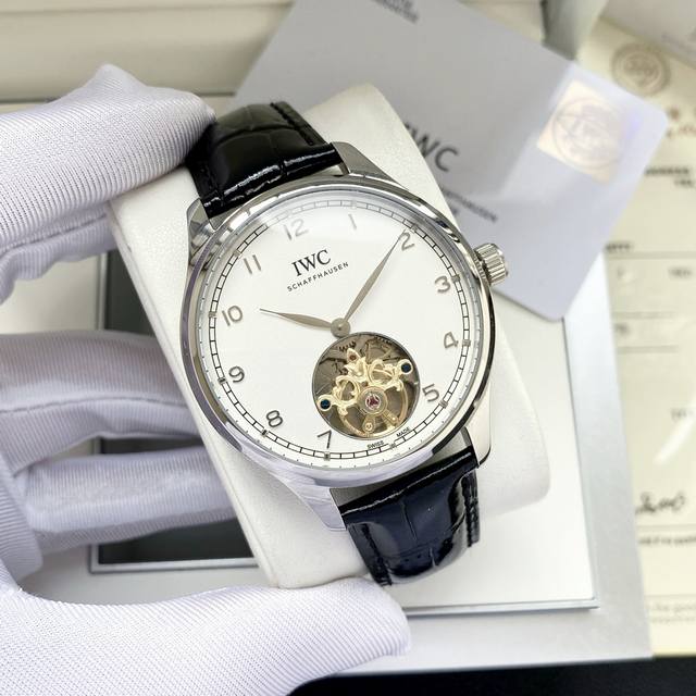 白570 金770全新万国2针 官网同步更新 新款首发 经典之作 万国-Iwc 男士腕表 全自动机械机芯 矿物强化玻璃 316L精钢表壳 真皮表带 精致打造 商