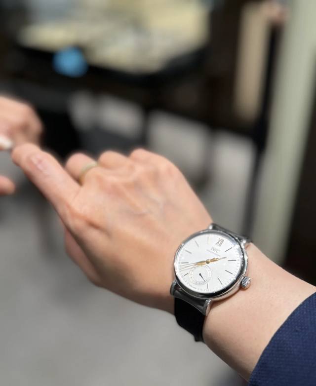 780Iwc万国首推柏涛菲诺系列 Iw359201 指针式日历功能，最受欢迎的简洁，优雅，大气的正装风范手表！6字位表盘为最新日历盘！ 表壳 39毫米的表壳与正