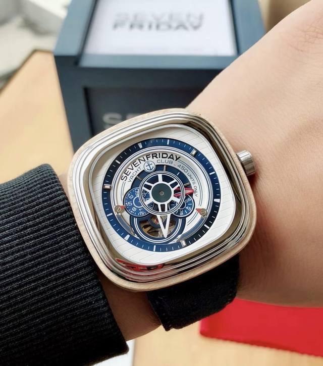 750七个星期五 Sevenfriday 新颖设计！木头边框！采用泰国桃木打造！蓝色表盘蓝色真皮表带！型号：Sf-B 026Bullrush Really 20