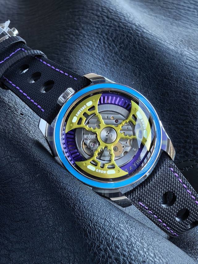 3710K1工厂p新作 Mb&F Mad1S 紫 蓝限量款 侧向读时 + 大摆陀“暴走旋转”的现象级机械玩具 表壳 结构逻辑 :以“侧向读时”为核心的功能外观 3710K1工厂p新作 Mb&F Mad1S 紫 蓝限量款 侧向读时 + 大摆陀“暴走旋转”的现象级机械玩具 表壳 结构逻辑 :以“侧向读时”为核心的功能外观