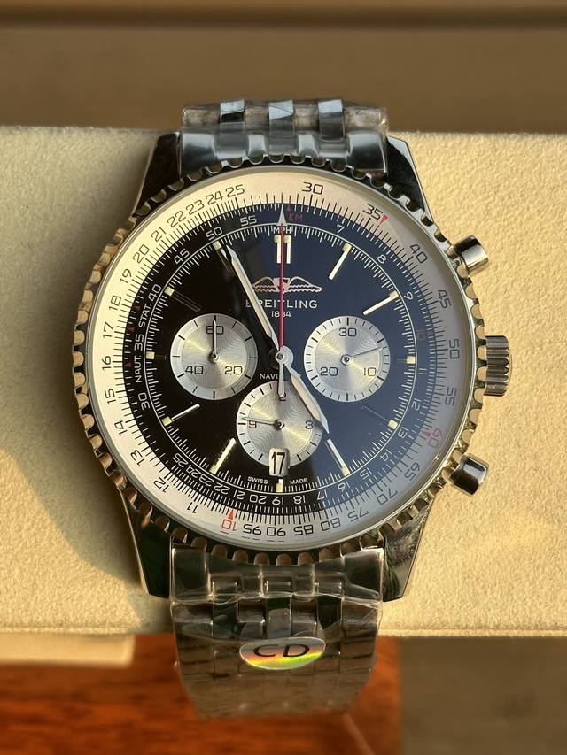 750现货实拍百年灵全新航空计时腕表 Navitimer 问世70周年，百年灵以大胆色彩焕新演绎经典腕表。尺寸43Mm，配置进口Vk63石英计时机芯，316精钢