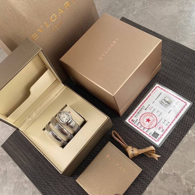 3640宝格蛇形经典，尺寸35Mm精致细腻的做工达到与正品互换的水平白富美专属蛇形手表绝对是宝格丽的独创产品，38颗Vs1.3真钻！属于宝格Li Serpent