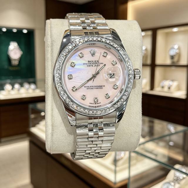 ￥p120劳力士-Rolex，新款火热来袭时尚男士石英腕表采用超强矿物质高清玻璃镜片，进口石英机芯，带日历，高强度实心钢带！手表整体设计简约大方，呈现你的王者气