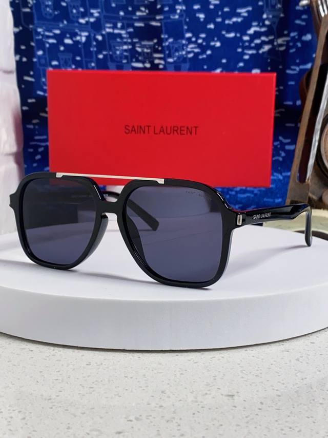 p100 Saint Laurennt圣罗兰 2026新款Ysl杨树林 宋佳同款时尚轻奢方形大框明星同款圣家太阳眼镜超轻跨境潮墨镜 Sl545 p100 Saint Laurennt圣罗兰 2026新款Ysl杨树林 宋佳同款时尚轻奢方形大框明星同款圣家太阳眼镜超轻跨境潮墨镜 Sl545