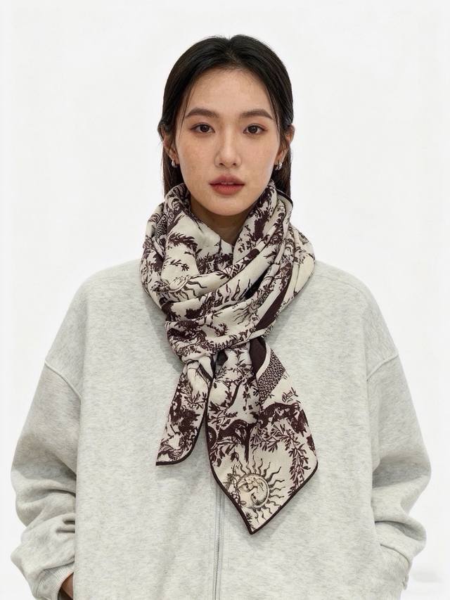 p270 Dior 140丝绒双面同色印花披肩 这款 Dior 丝绒披肩以彼得罗鲁福 pietro Ruffo 设计的papillon 以优雅而梦幻的设计彰显精 p270 Dior 140丝绒双面同色印花披肩 这款 Dior 丝绒披肩以彼得罗鲁福 pietro Ruffo 设计的papillon 以优雅而梦幻的设计彰显精