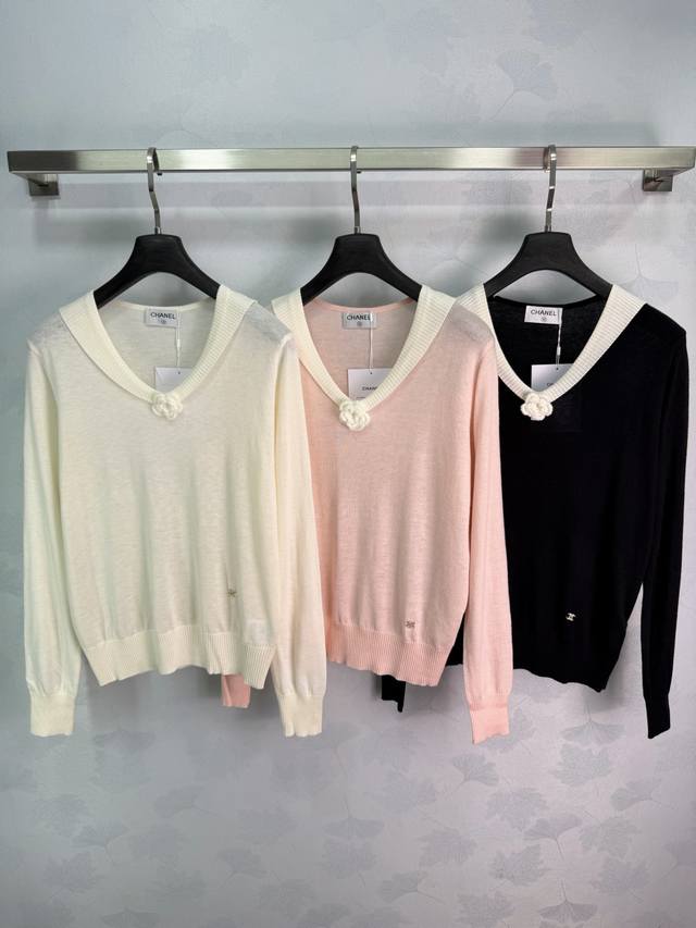 p180Ch*26 Early Autumn New Handmade Camellia V-Neck Knit Sweater. Elegant deep V