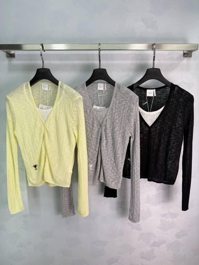 p200Dio*26 Early Autumn New Style Faux Two-Piece Vertical Ribbed V-Neck Knit Top