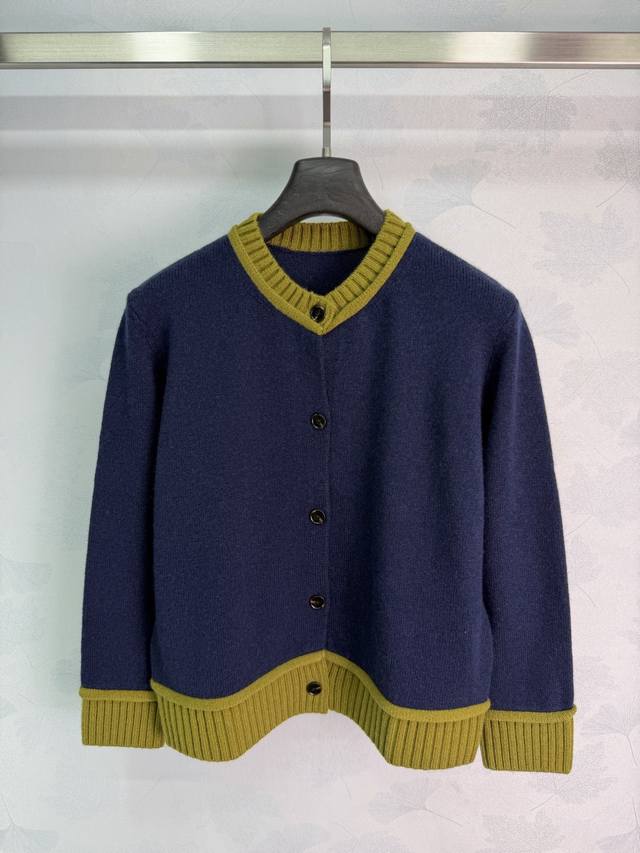 p400 Niche * 26 Early Autumn New Retro Color-Blocked Knit Cardigan. A sophistica