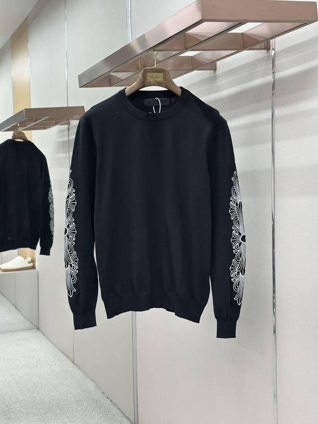 p300 Ch Double-sleeved Sanskrit Embroidered Knit Sweater. The fabric is made of