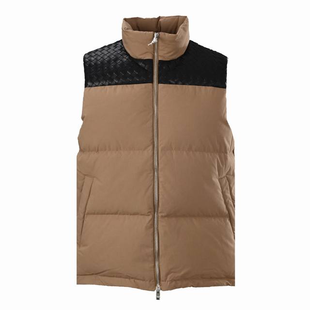 590 Top-tier version Bottega Veneta (Bv) lambskin woven shoulder and down vest . 590 Top-tier version Bottega Veneta (Bv) lambskin woven shoulder and down vest .