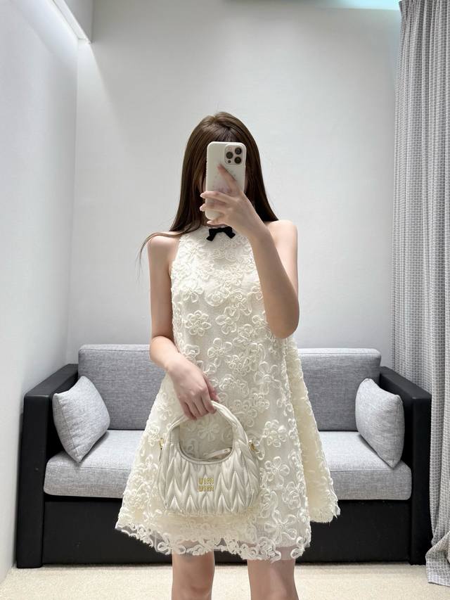 p460 70 Spring/Summer New Arrival Dress. Three-dimensional embossed flowers ador