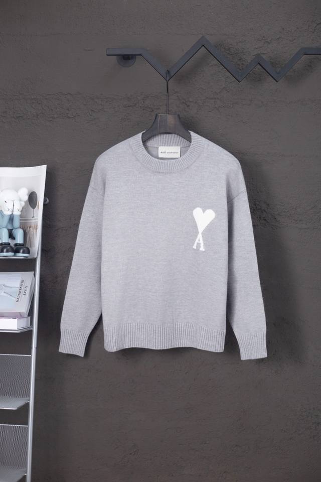 p120 Style No.: Mq809 Ami White Big Heart Series Jacquard Adc Merino Crew Neck S