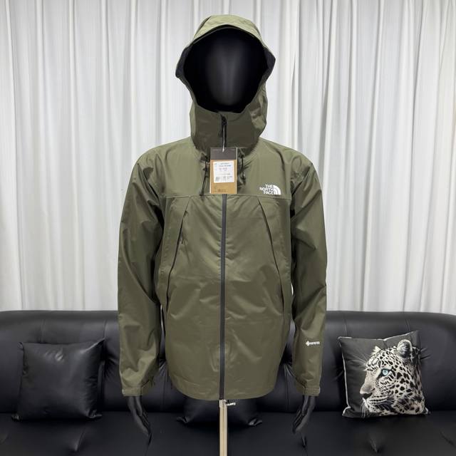 Featured Real Shots 340 | The North Face Ridgelite Outdoor Hardshell Lightweight