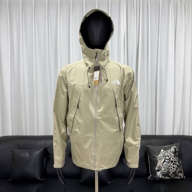 Featured Real Shots 340 | The North Face Ridgelite Outdoor Hardshell Lightweight