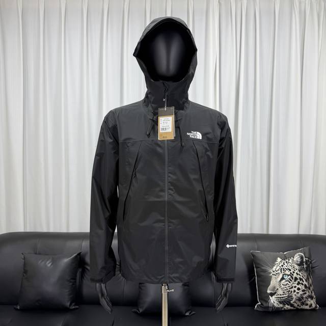 Featured Real Shot 340 | The North Face Ridgelite Outdoor Hardshell Lightweight