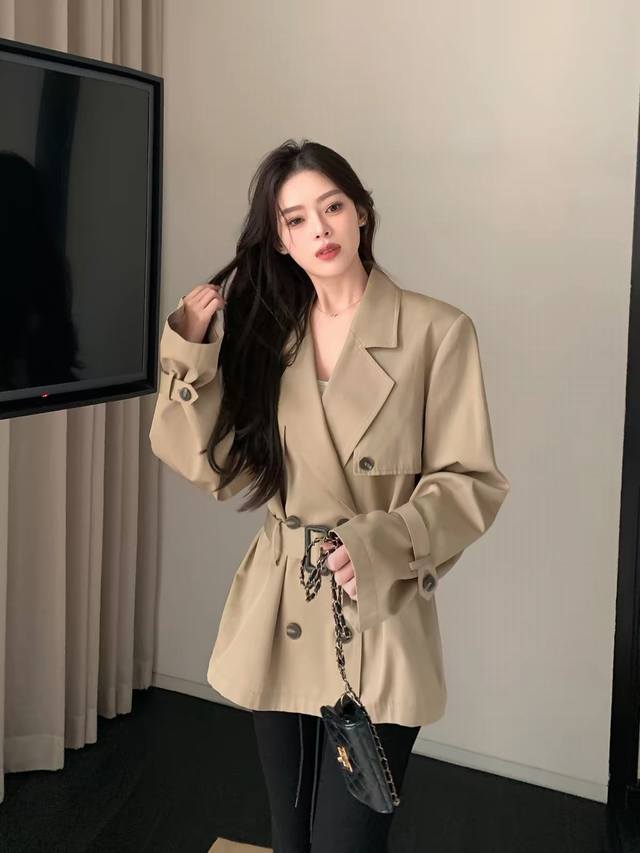 Saint Laurent Short Khaki Trench Coat Classic double-breasted design, easily ci