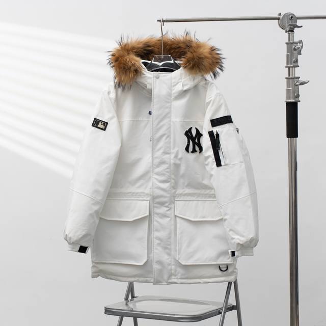 430 Mlb | Yankees Workwear-Style Hooded Down Jacket with Fur Collar () Color: Wh 430 Mlb | Yankees Workwear-Style Hooded Down Jacket with Fur Collar () Color: Wh