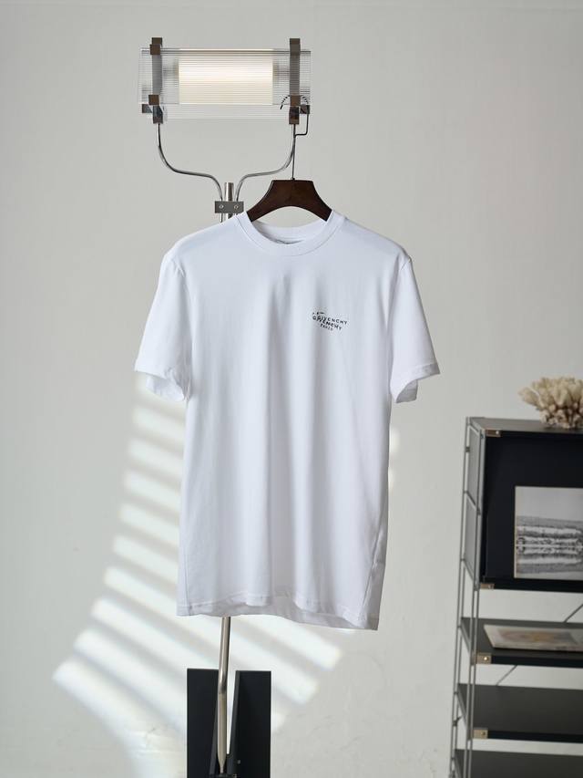 130 Real item hanging display: Givenchy Stamp print cotton crew neck short-sleev 130 Real item hanging display: Givenchy Stamp print cotton crew neck short-sleev